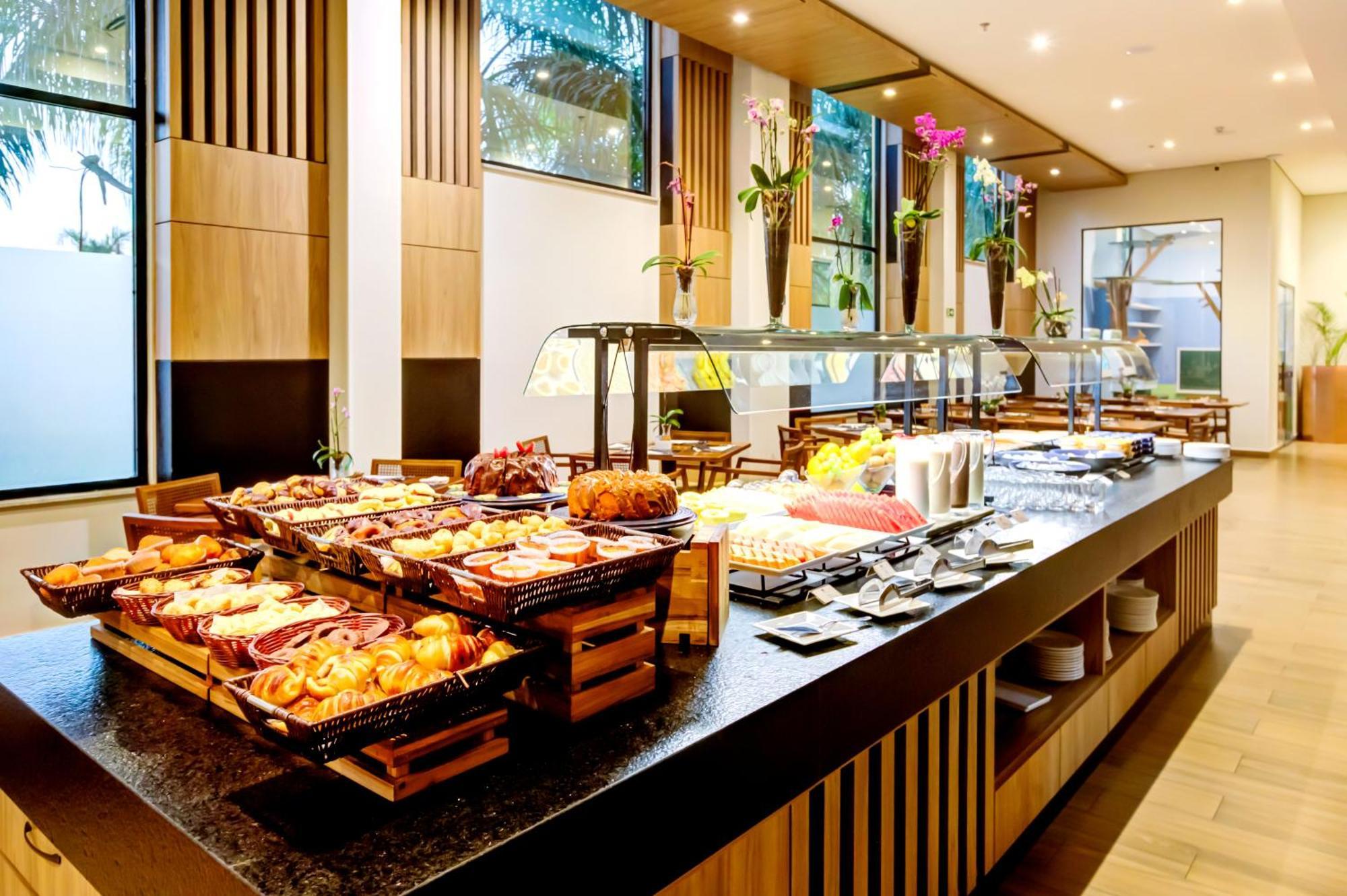 Doubletree By Hilton - Resort - 포스두이구아수 외부 사진 A buffet at a hotel