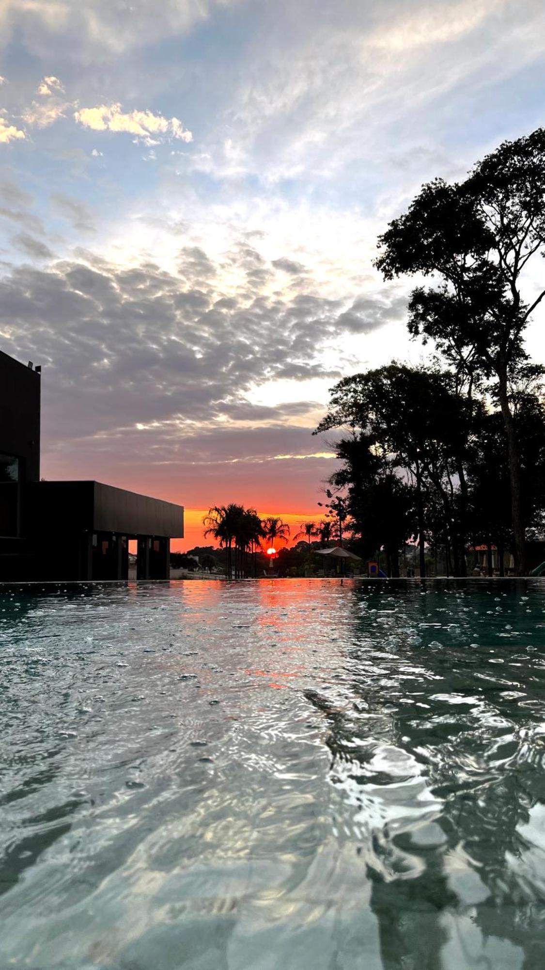 Doubletree By Hilton - Resort - 포스두이구아수 외부 사진 Sunset at the pool