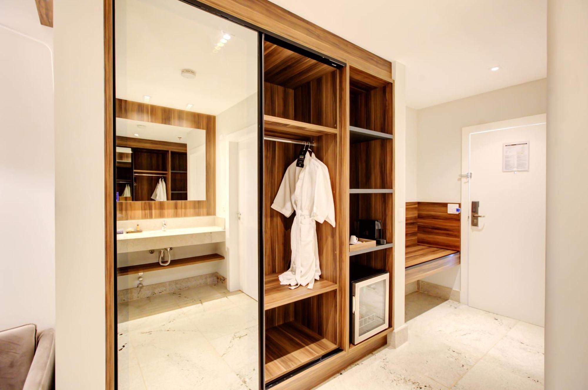 Doubletree By Hilton - Resort - 포스두이구아수 외부 사진 Sliding mirrored wardrobe doors