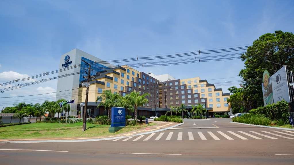 Doubletree By Hilton - Resort - 포스두이구아수 외부 사진 Hilton Garden Inn in Taguig, Philippines